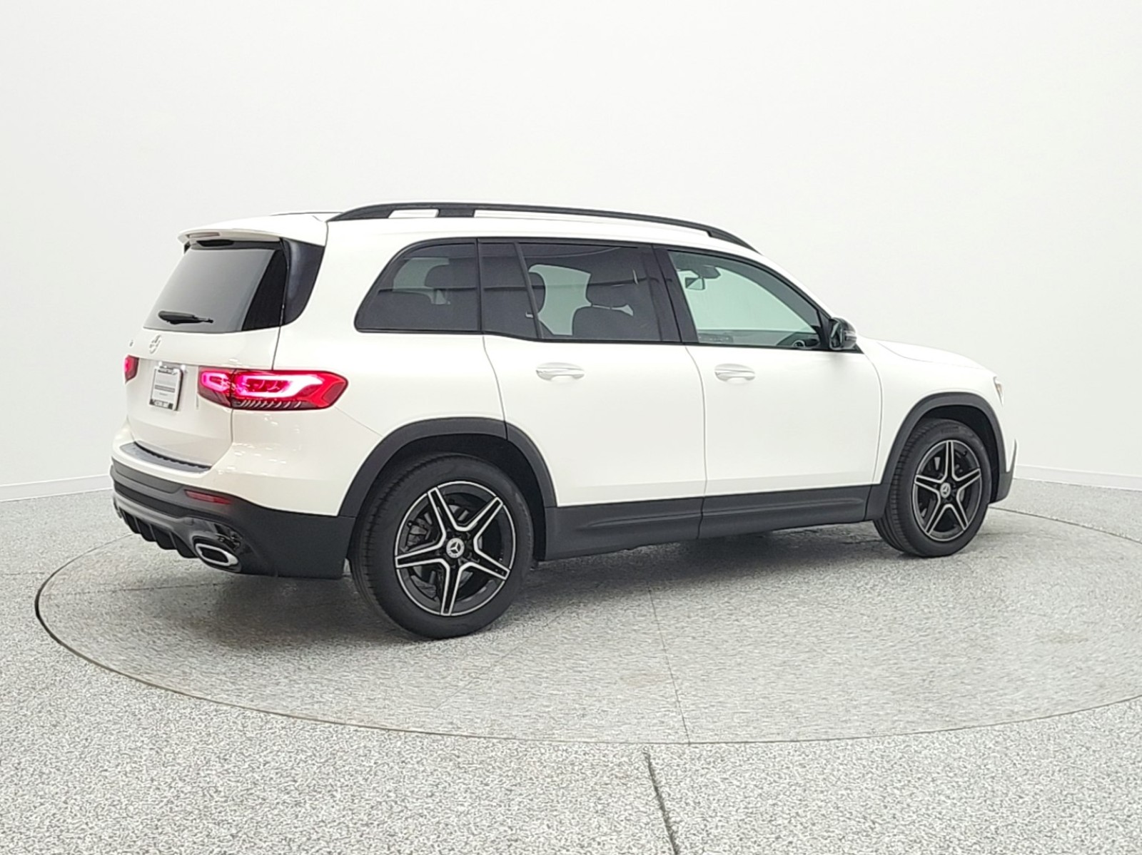 Used 2023 Polar White Mercedes-Benz GLB 250 SUV image 5