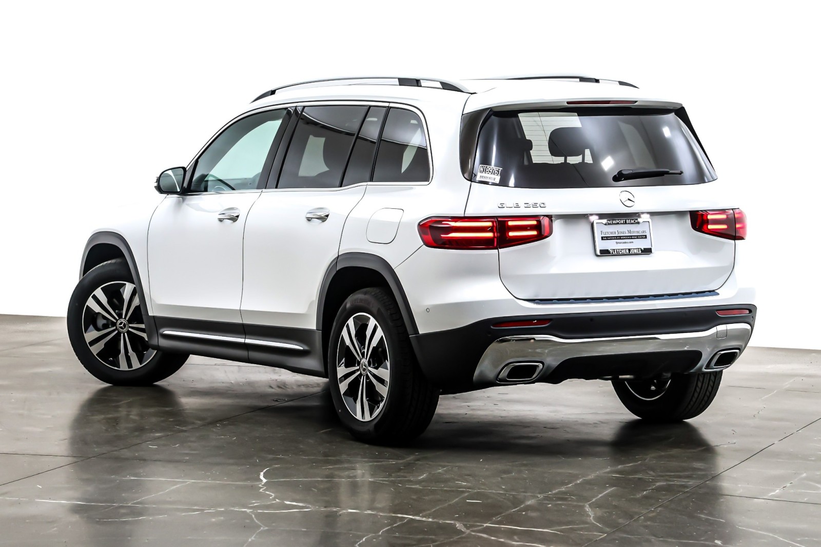 New 2026 Polar White Mercedes-Benz GLB 250 SUV image 12