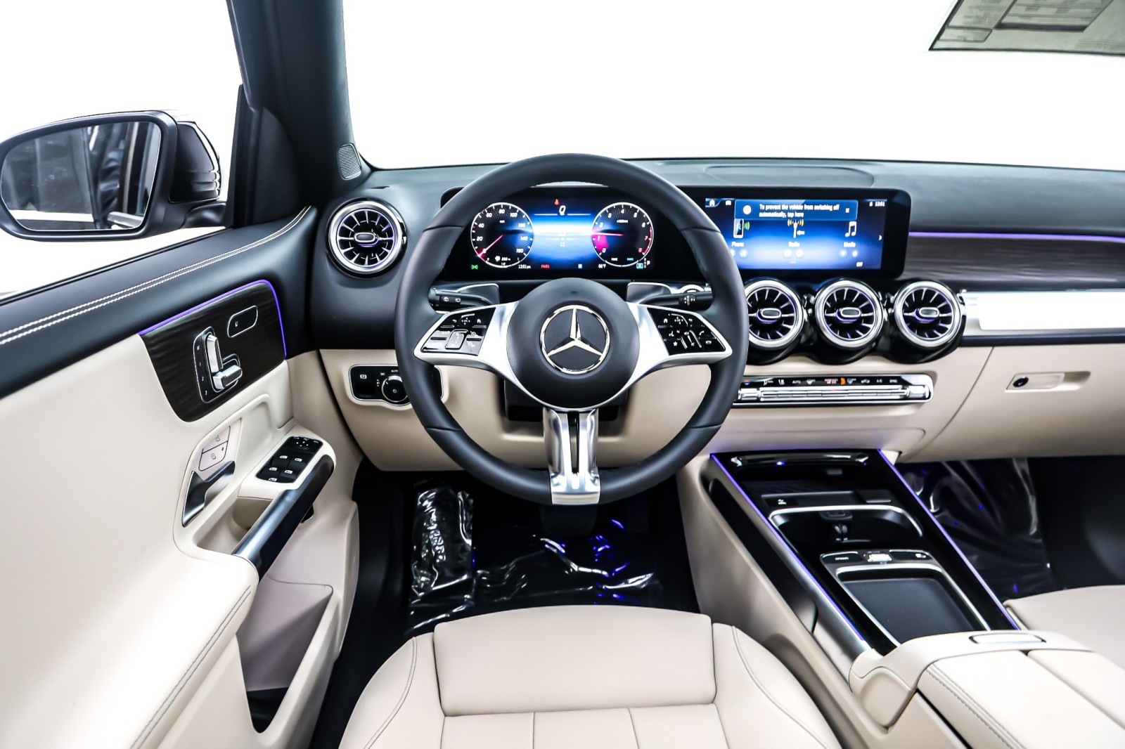 New 2026 Night Black Mercedes-Benz GLB 250 image 4