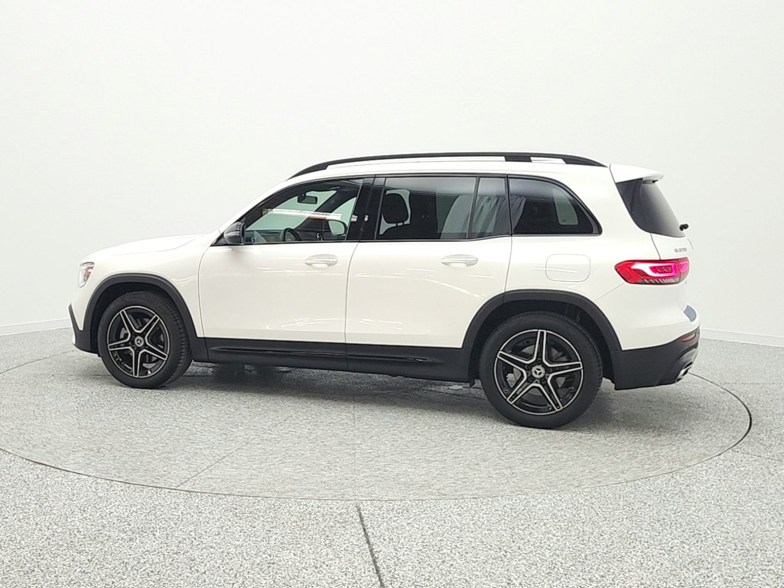 Used 2023 Polar White Mercedes-Benz GLB 250 SUV image 8