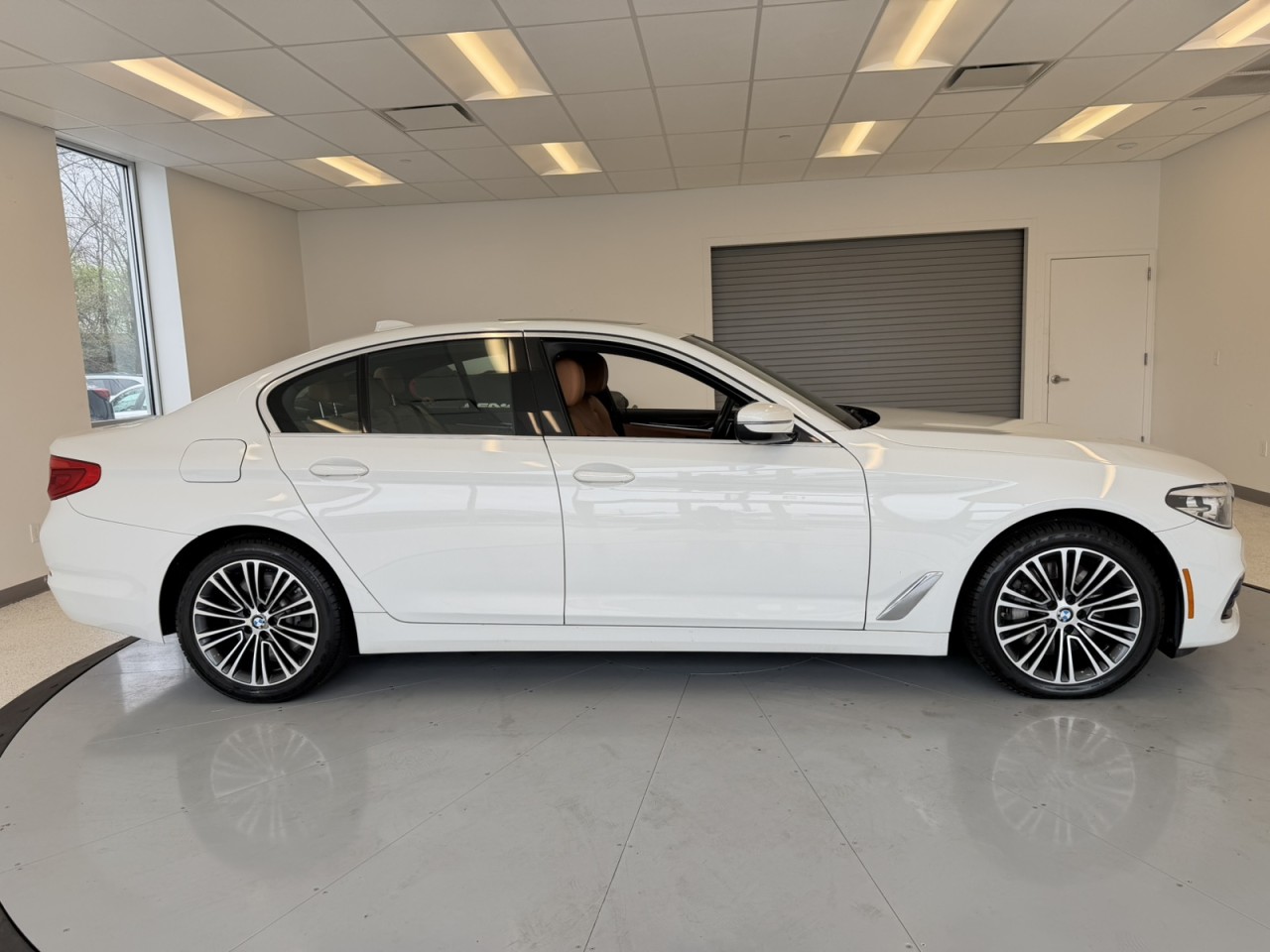 View vehicle photo 7