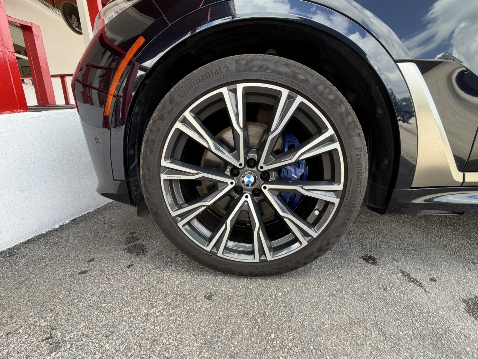 2020 BMW X7 - $33,988