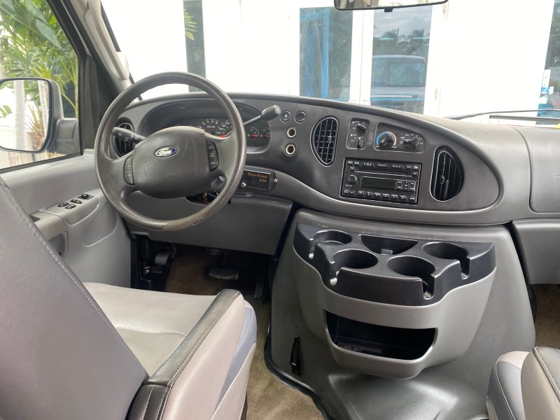 2008 Ford Econoline Wagon XLT 15 PASSENGERS E350 CLEAN in , 
