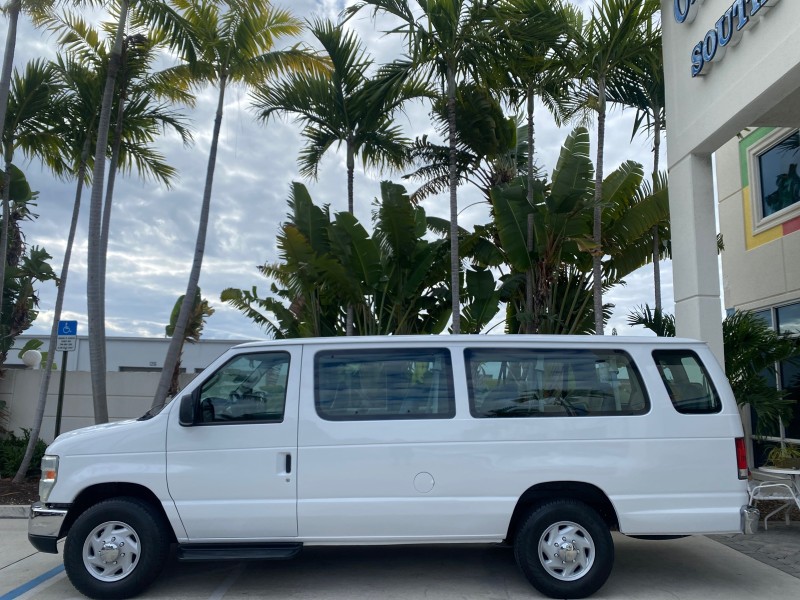 2008 Ford Econoline Wagon XLT 15 PASSENGERS E350 CLEAN in , 