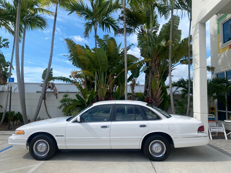 1995 Ford Crown Victoria LOW MILES 43,331 in , 