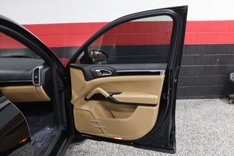 2016 Porsche Cayenne S E-Hybrid 4dr Suv in ,