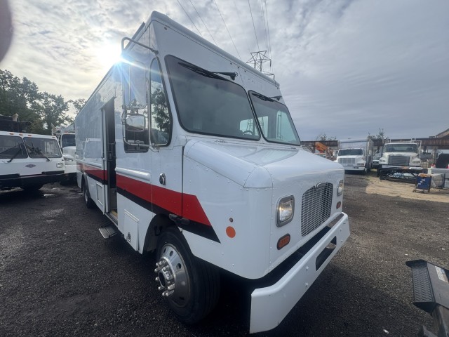 2018 Freightliner MT55 20' Step Van w2000lb Liftgate  in , 