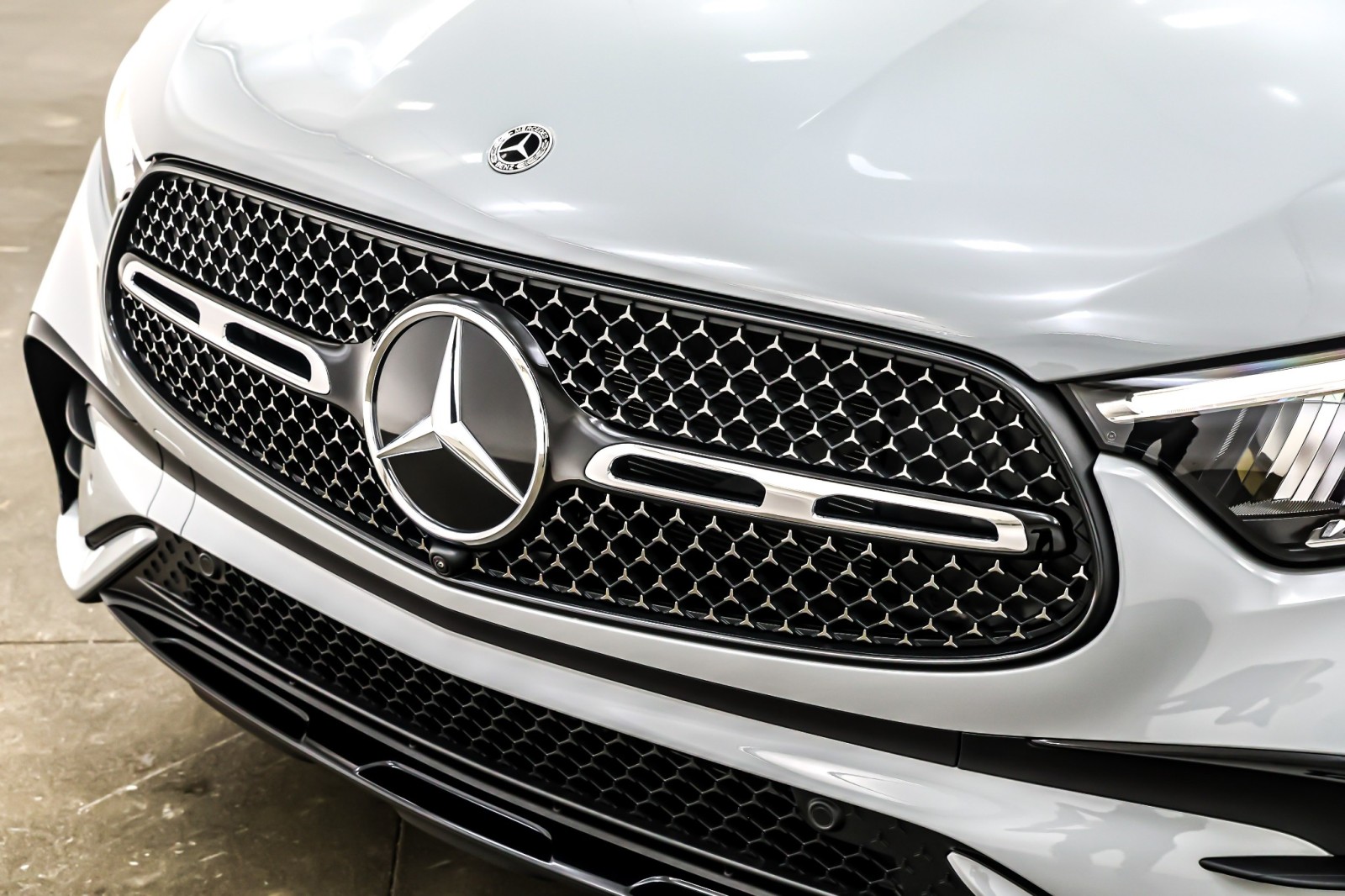 New 2026 MANUFAKTUR Alpine Grey Mercedes-Benz GLC 300 image 13