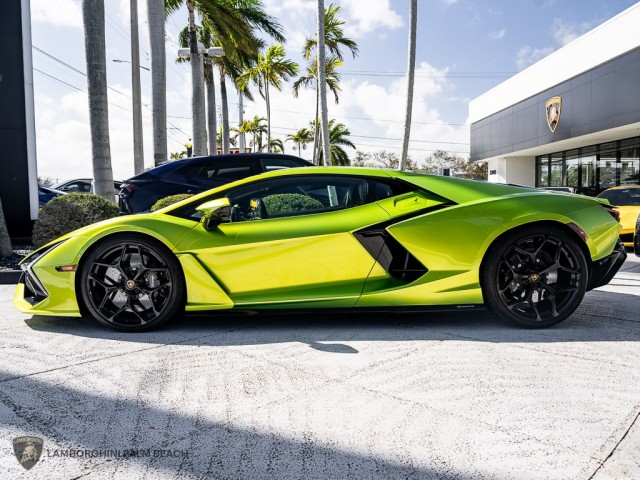 Lamborghini Revuelto