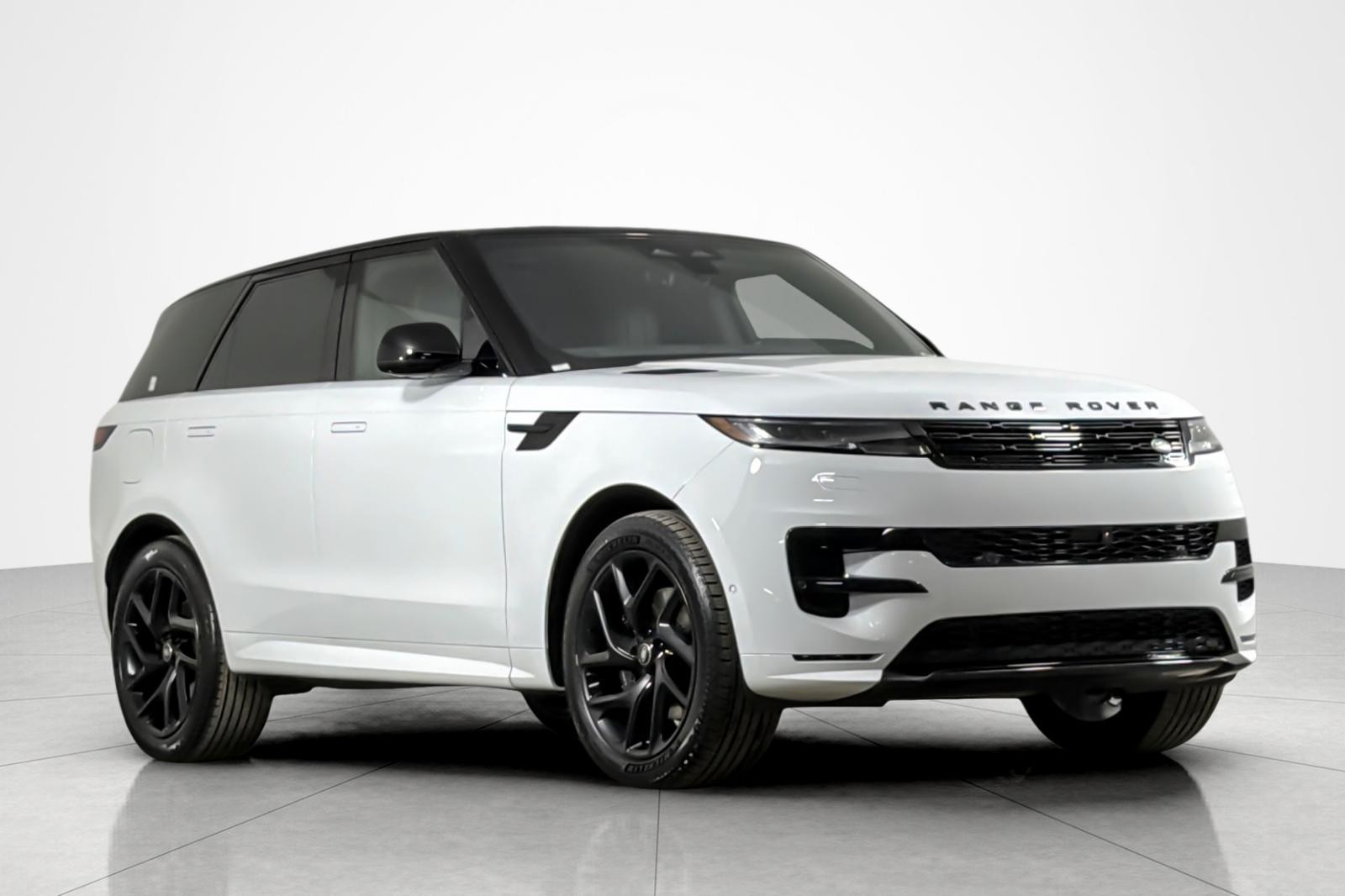 Used 2025 Fuji White Land Rover P400 Dynamic SE image 7