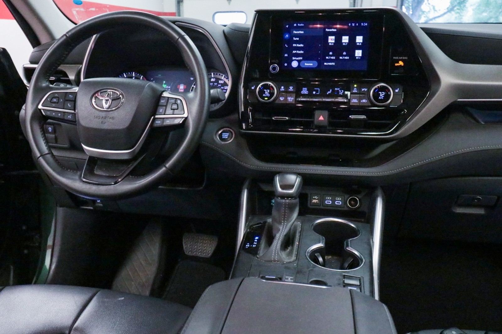 Used Car 2024 Toyota Highlander  Xle For Sale Under $40,000 In Austin, Texas