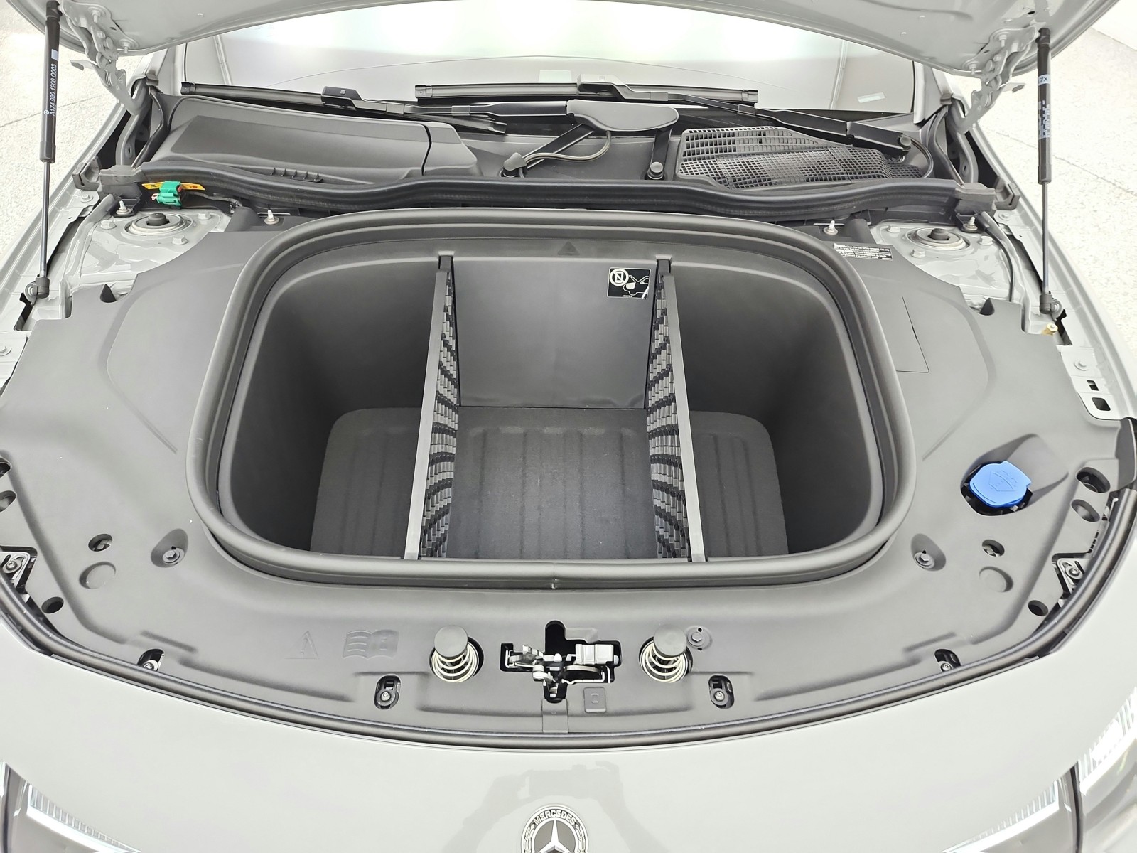 New 2027 MANUFAKTUR Alpine Grey Mercedes-Benz CLA 250+ Electric RWD image 12