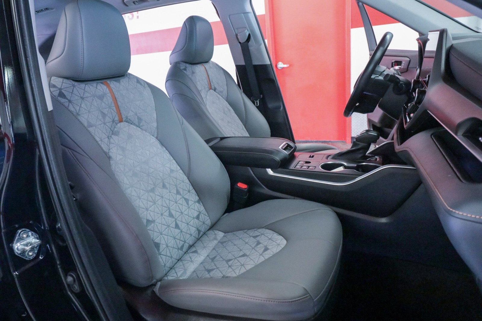 Used Car 2023 Toyota Highlander  Hybrid Bronze Edition For Sale Under $40,000 In Austin, Texas