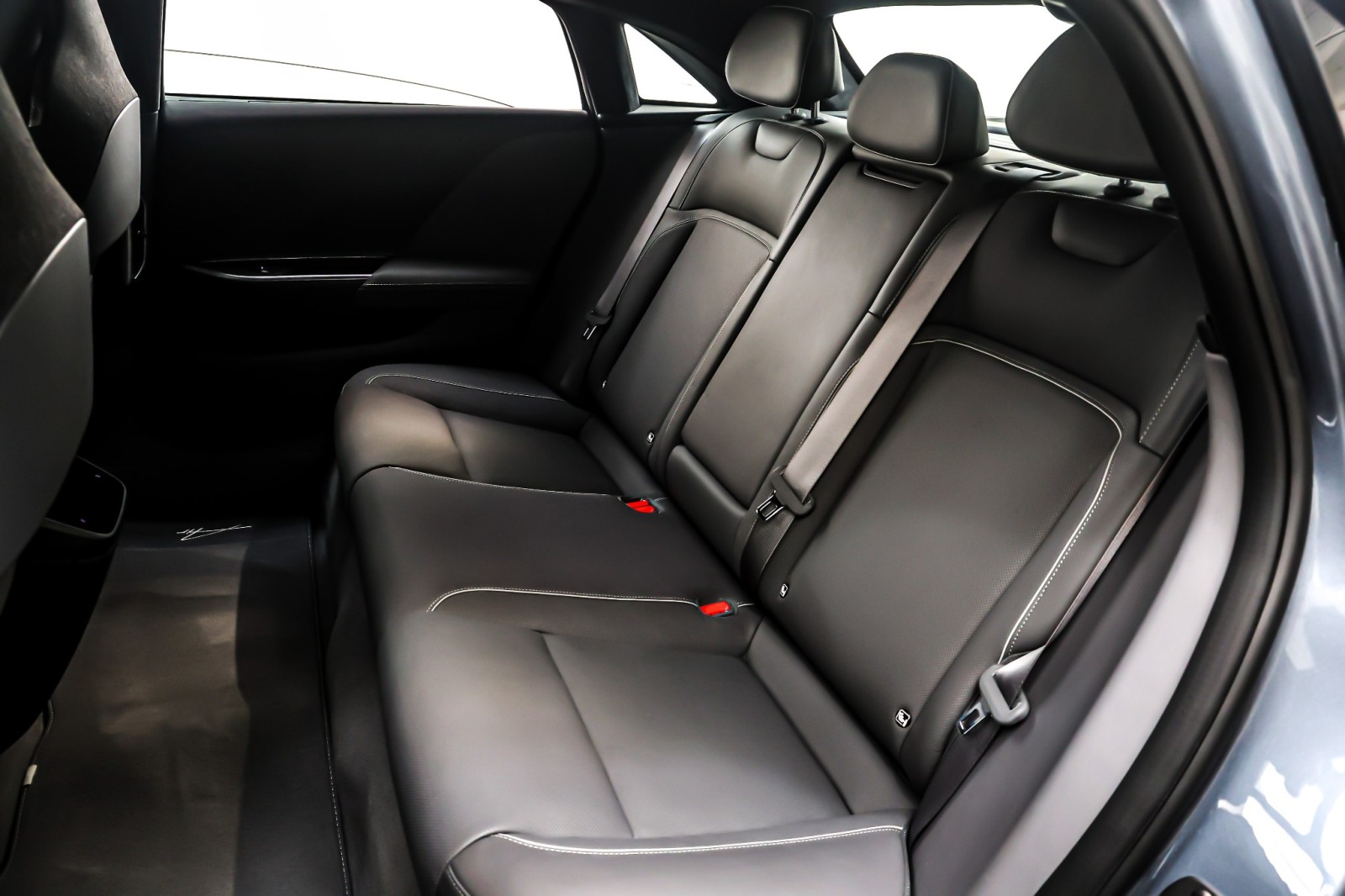 Used 2024 Quantum Grey Metallic Lucid Touring AWD image 8
