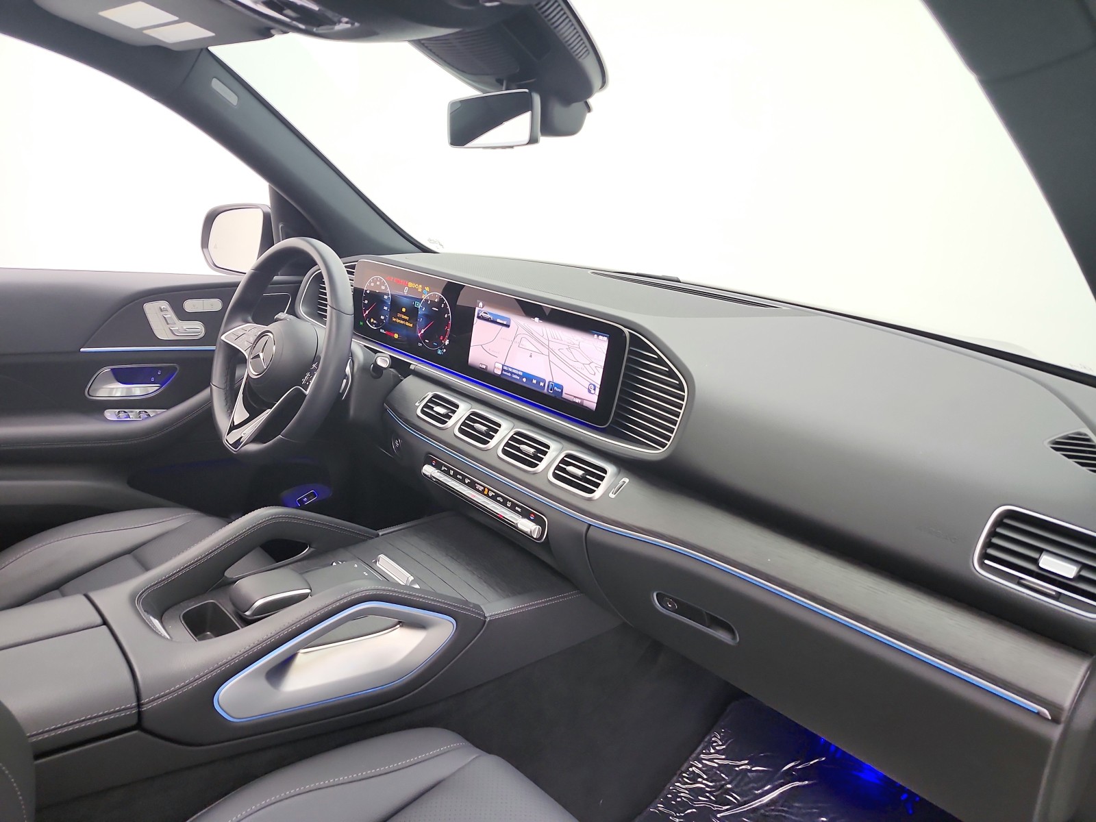 Certified Used 2026 Obsidian Black Metallic Mercedes-Benz GLE 350 4MATIC® SUV image 14