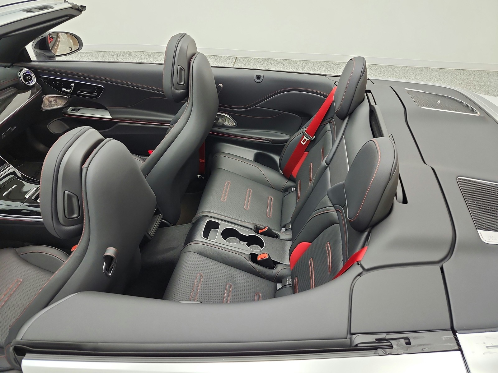 New 2027 MANUFAKTUR Moonlight White Metallic Mercedes-Benz AMG® CLE 53 4MATIC+ Cabriolet image 11