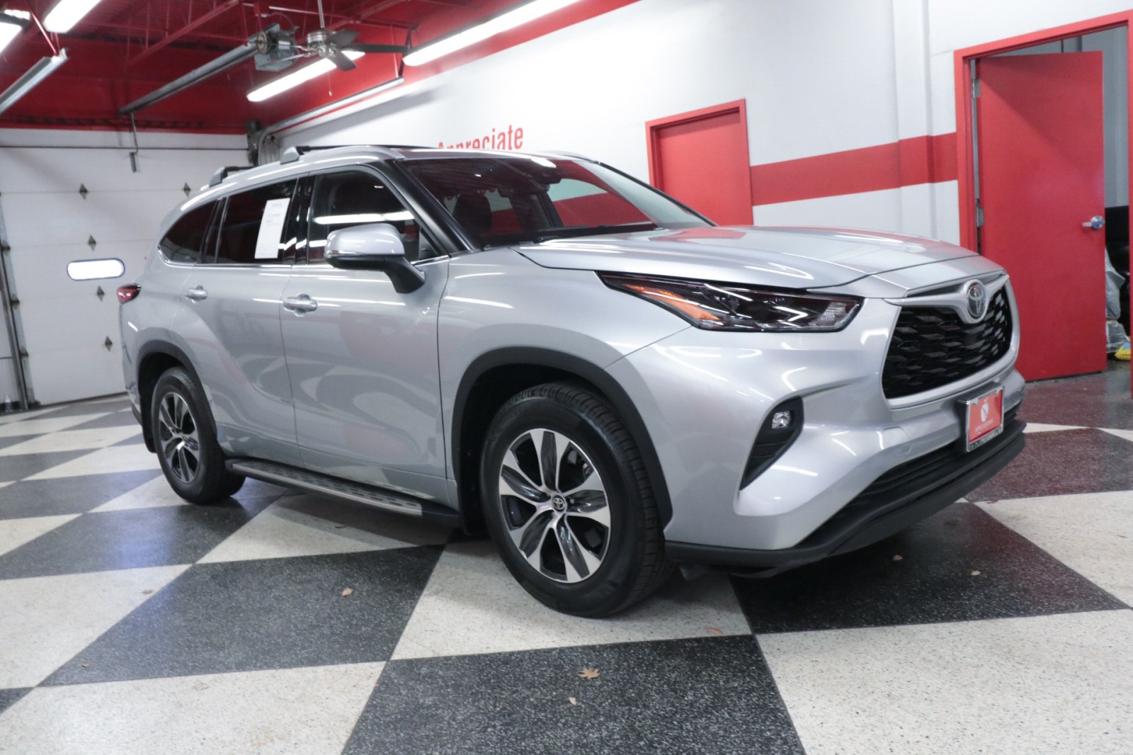 Used Car 2022 Toyota Highlander  Xle For Sale Under $35,000 In Austin, Texas