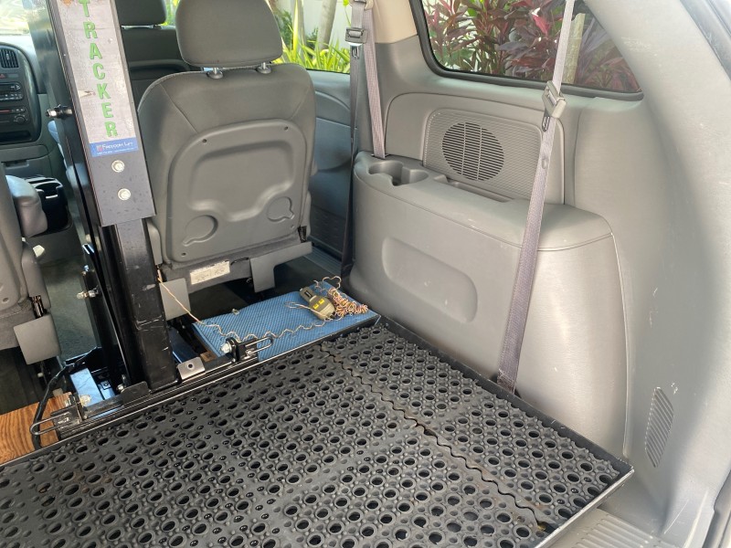 2006 Dodge Caravan SXT LOW MILES 28,367 1 OWNER HANDICAP LIFT in , 