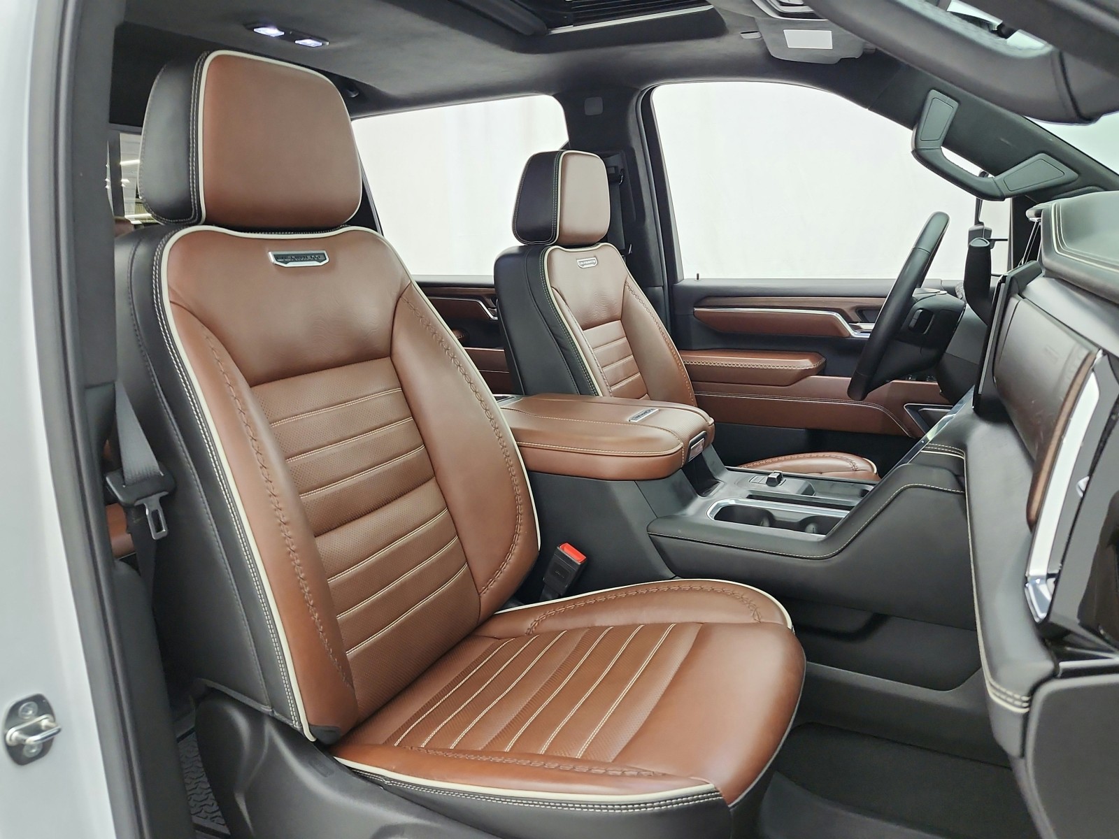 Used 2024 White Frost Tricoat GMC 4WD Crew Cab 159 Denali Ultimate image 21