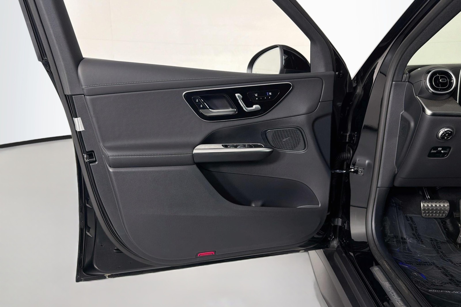 New 2026 Black Mercedes-Benz GLC 300 SUV image 20