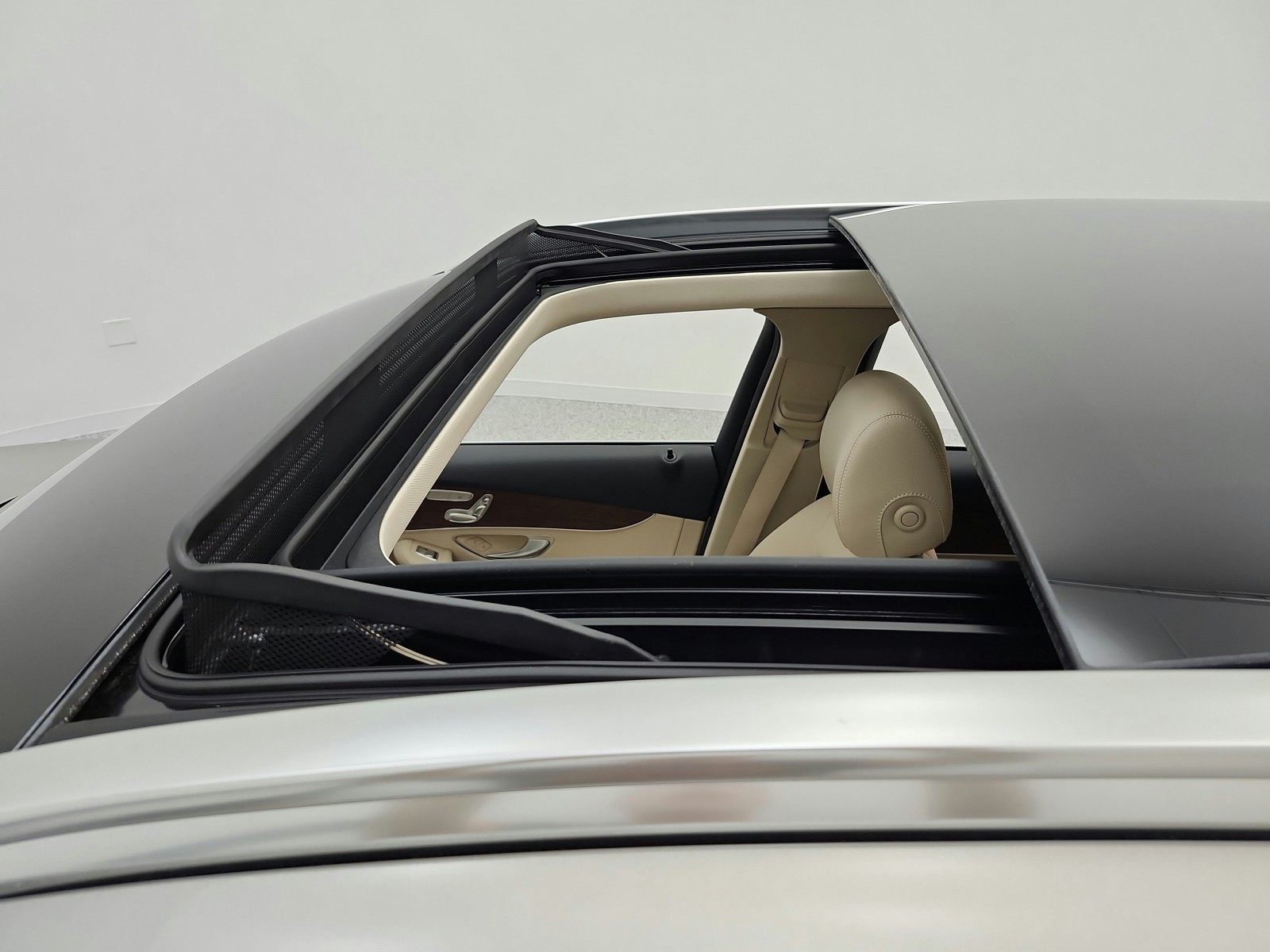 Used 2022 Mojave Silver Metallic Mercedes-Benz GLC 300 SUV image 11