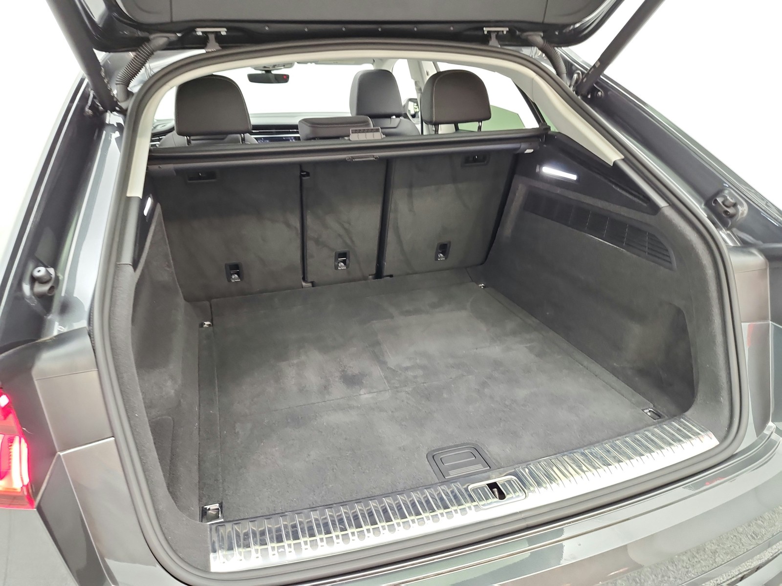 Used 2023 Daytona Gray Pearl Effect Audi Premium Plus 55 TFSI quattro image 23