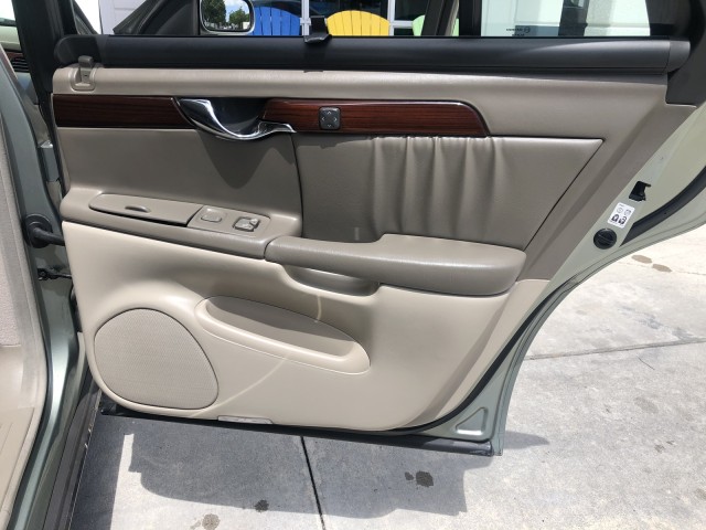 2005 Cadillac DeVille DHS Heated and Cooled Leather Seats Sunroof Backup Sensors in pompano beach, Florida