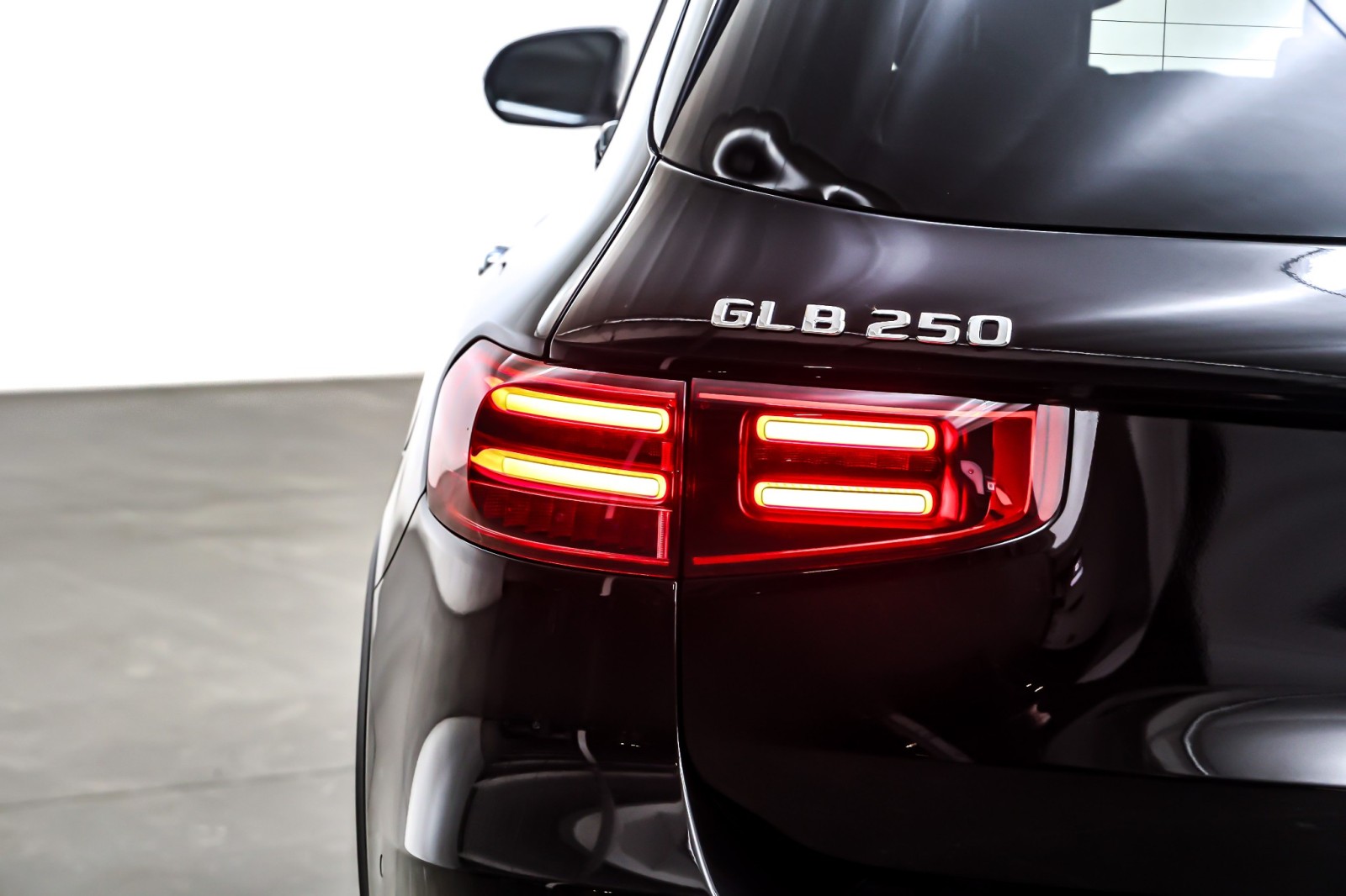 Certified Used 2025 Night Black Mercedes-Benz GLB 250 SUV image 16