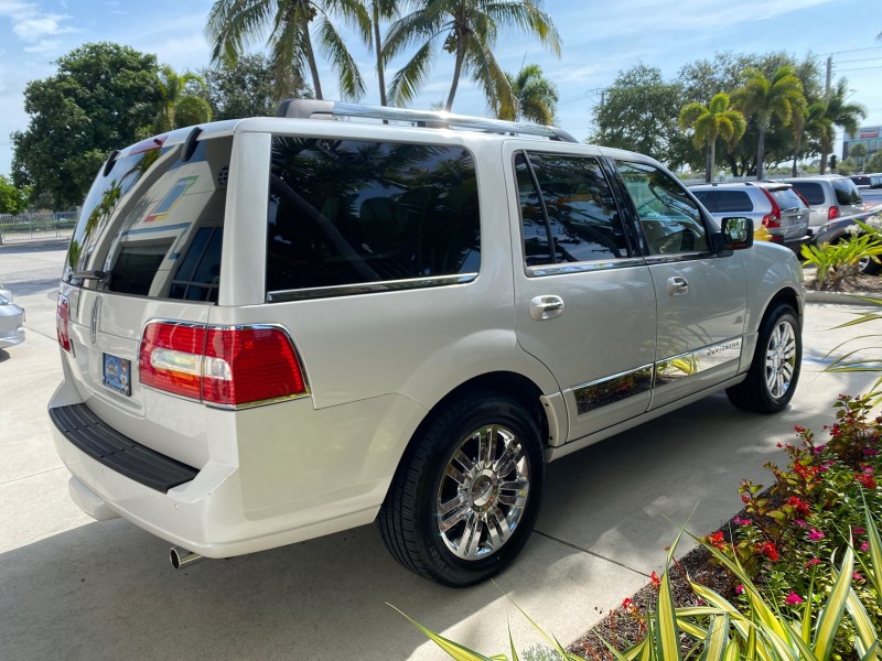 2010 Lincoln Navigator 4WD SUNROOF LOW MILES 31,209 in , 