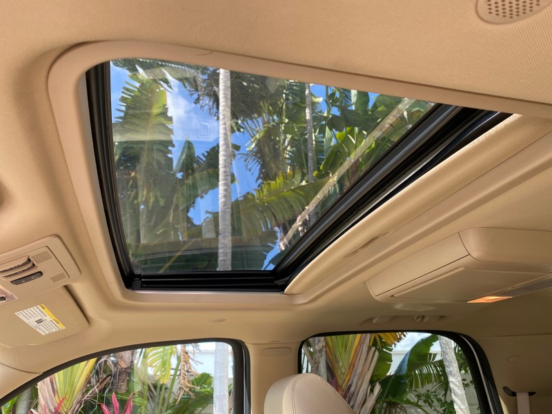 2010 Cadillac Escalade SUNROOF NAV Premium LOW MILES 66,933 in ,
