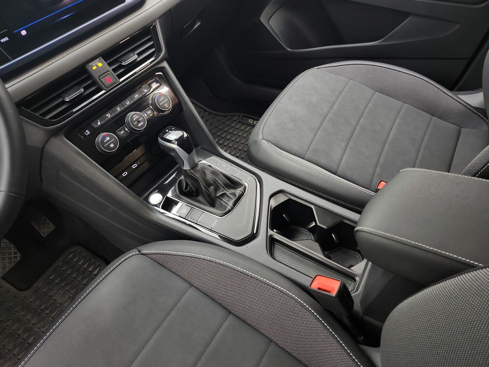 Used 2024 Pyrite Silver Metallic Volkswagen SE FWD image 13