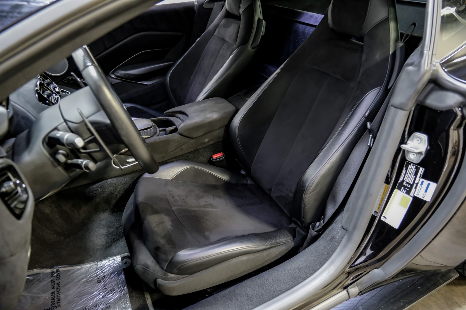 2019 Aston Martin Vantage Coupe CarbonRoof SportsLthrCarbon PremiumAudio Bla 16