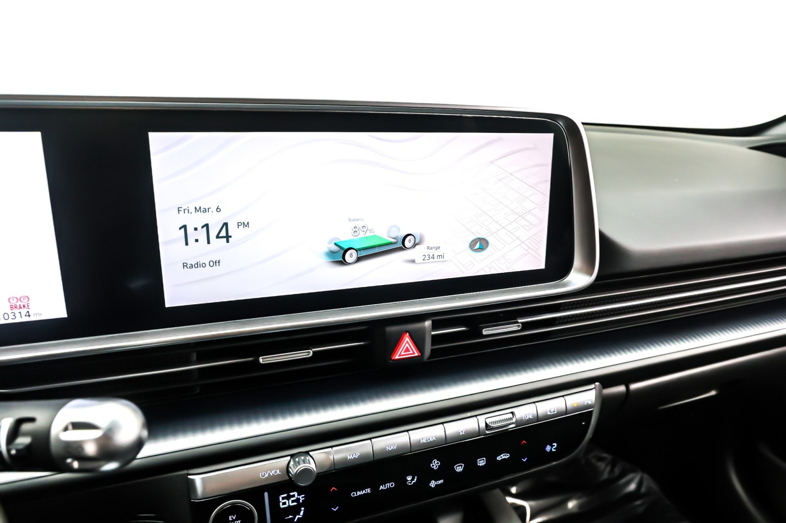 Used 2025 Serenity White Hyundai SE Standard Range RWD image 20