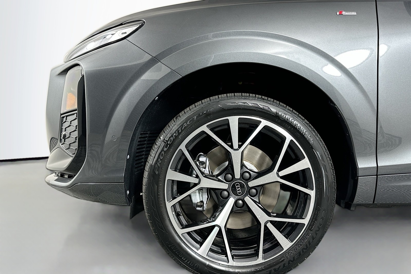 New 2026 Daytona Gray Pearl Effect Audi S line image 11