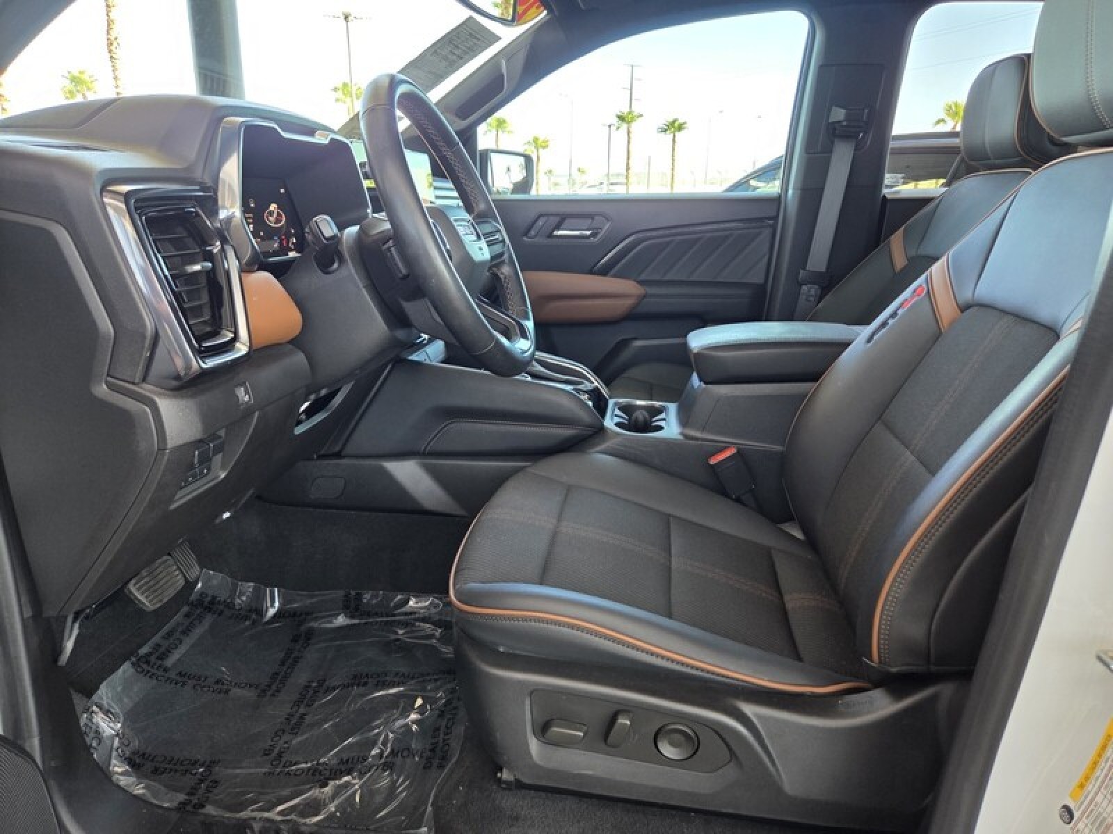 Used 2024 WHITE GMC 4WD Crew Cab AT4 image 13