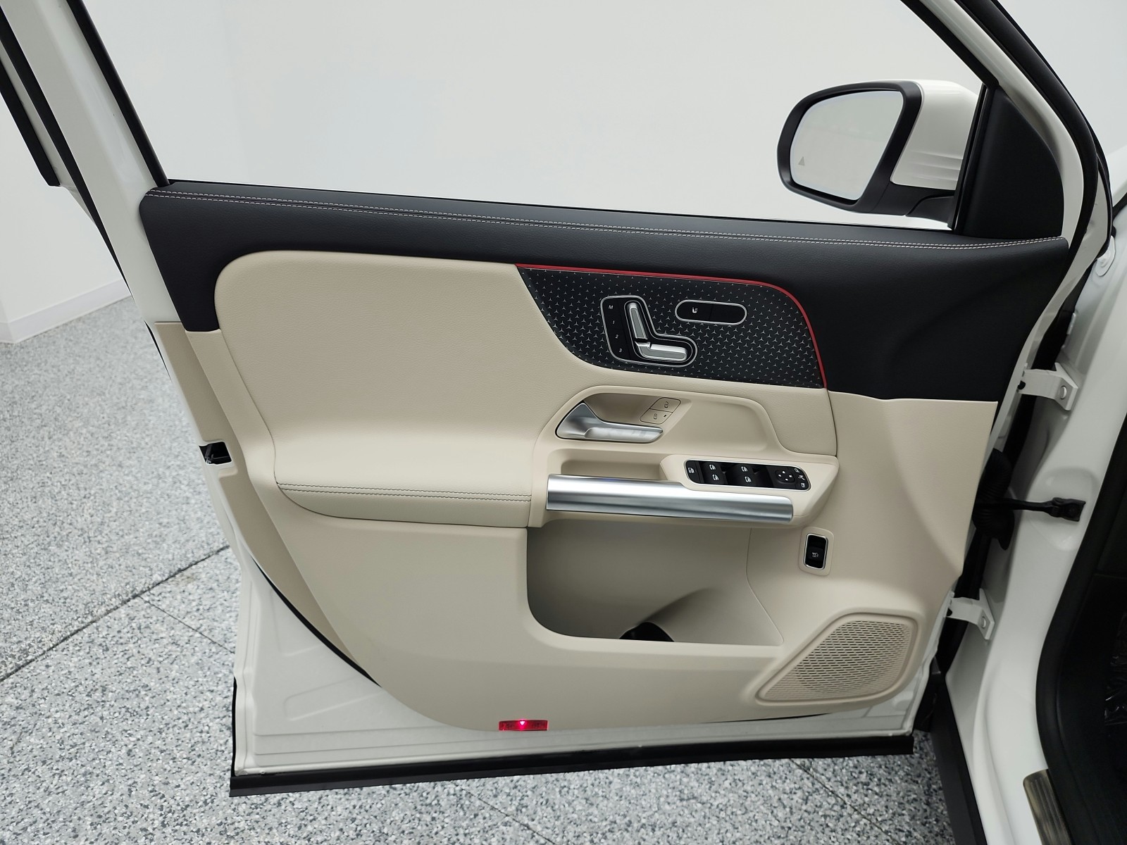 Certified Used 2026 Polar White Mercedes-Benz GLA 250 SUV image 15