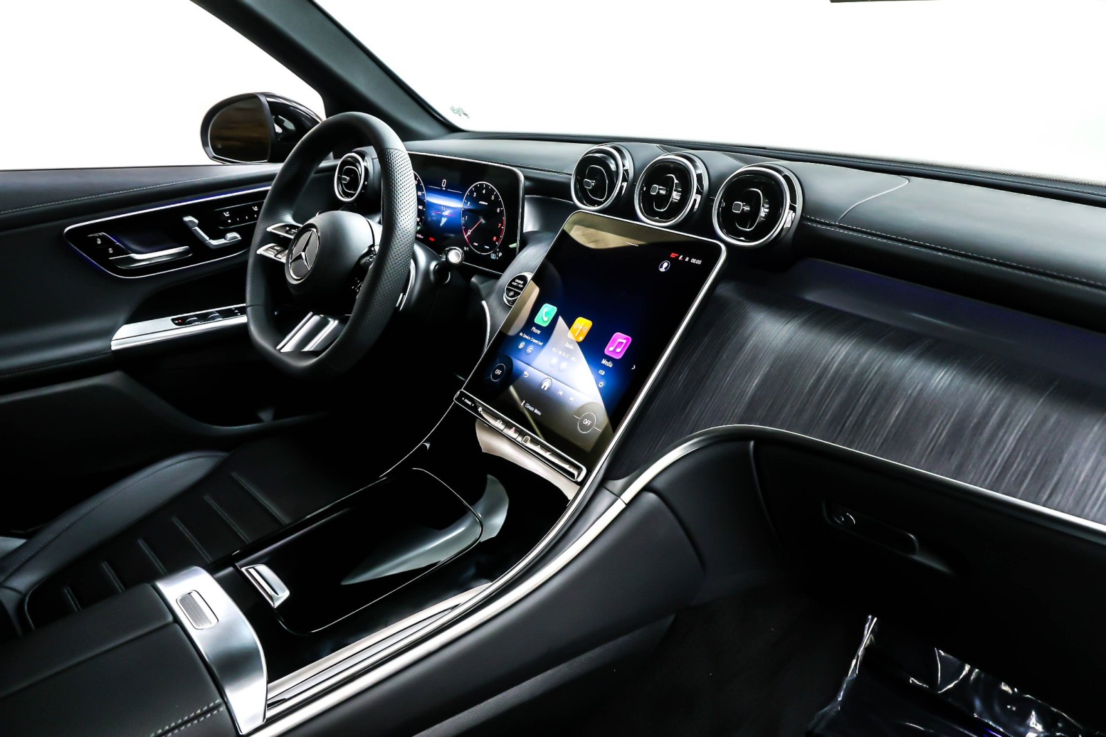 New 2026 Black Mercedes-Benz GLC 300 image 5