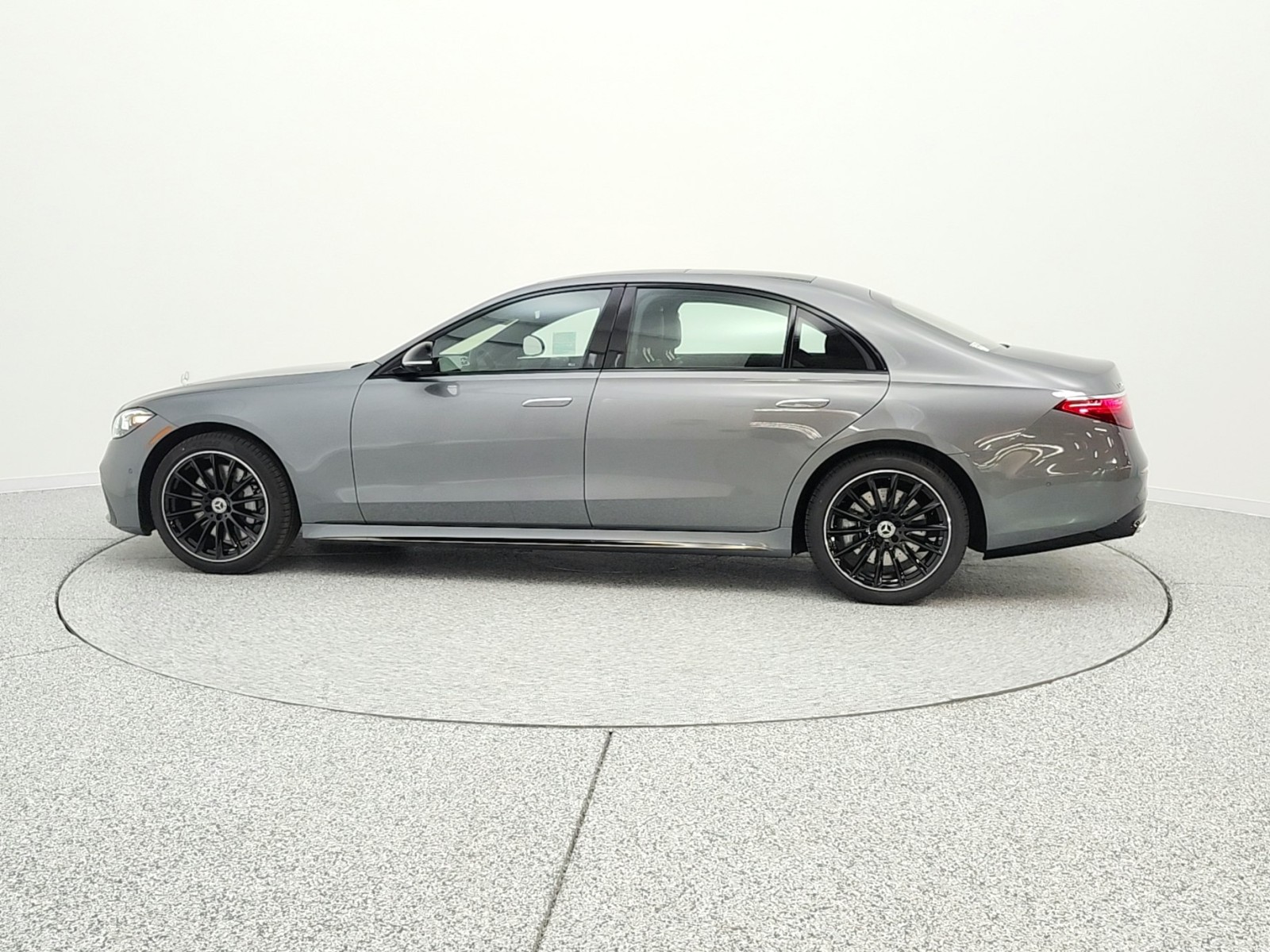 New 2026 Selenite Grey Metallic Mercedes-Benz S 580 image 8