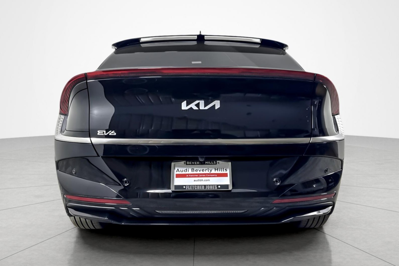 Used 2025 Ebony Black Kia Light Long Range AWD image 4