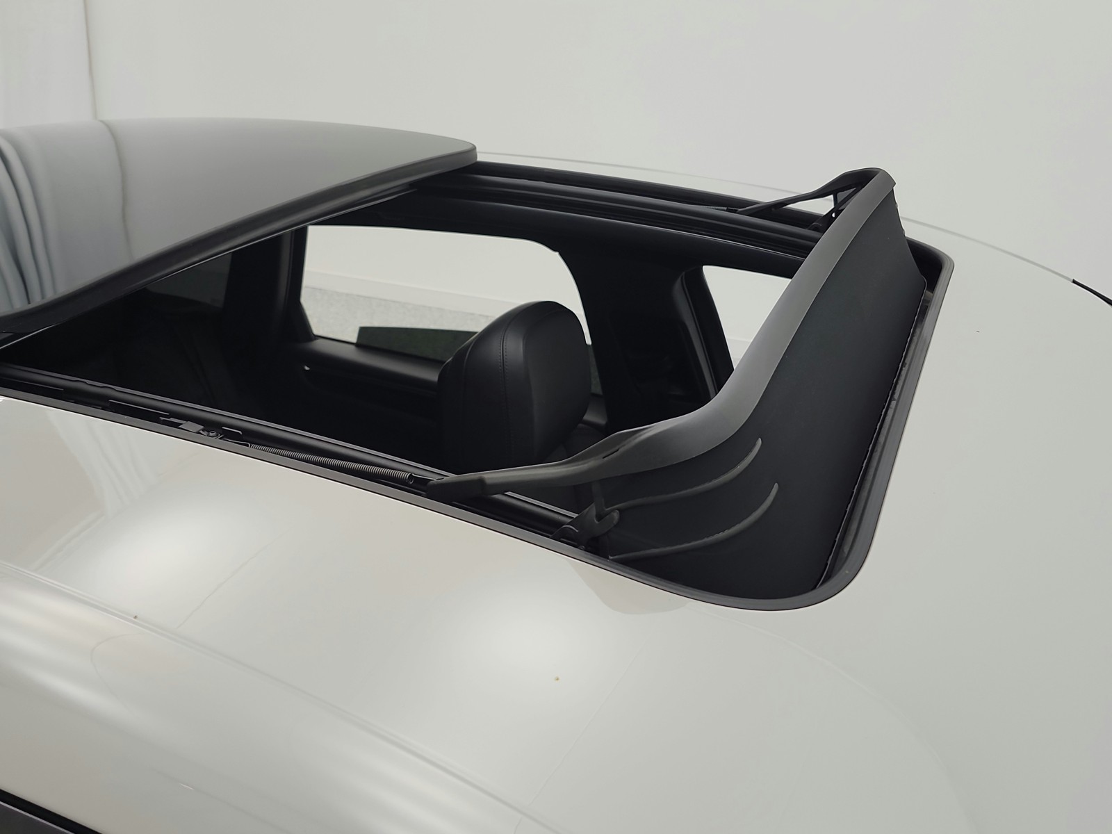 Used 2023 Chalk Porsche S AWD image 32