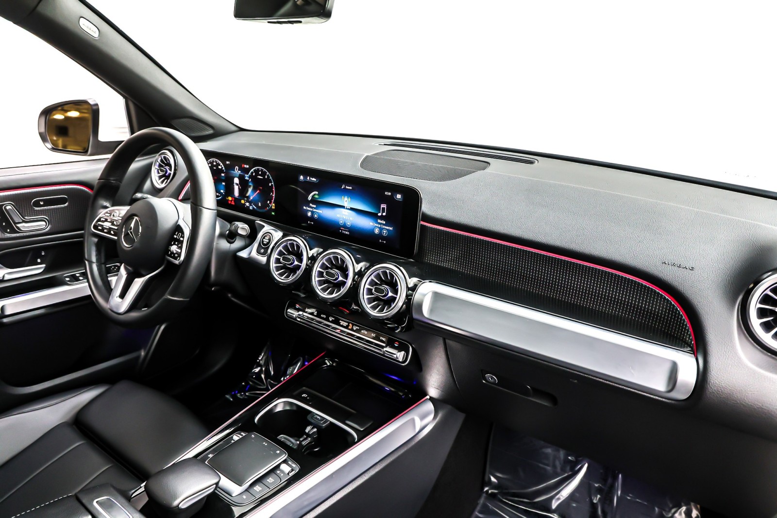 Used 2023 Polar White Mercedes-Benz GLB 250 SUV image 16