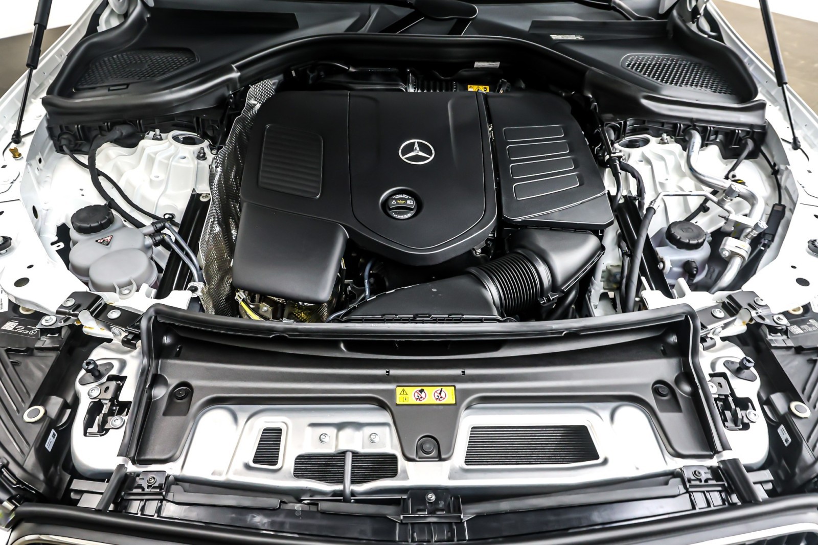 New 2026 Polar White Mercedes-Benz GLC 300 image 11