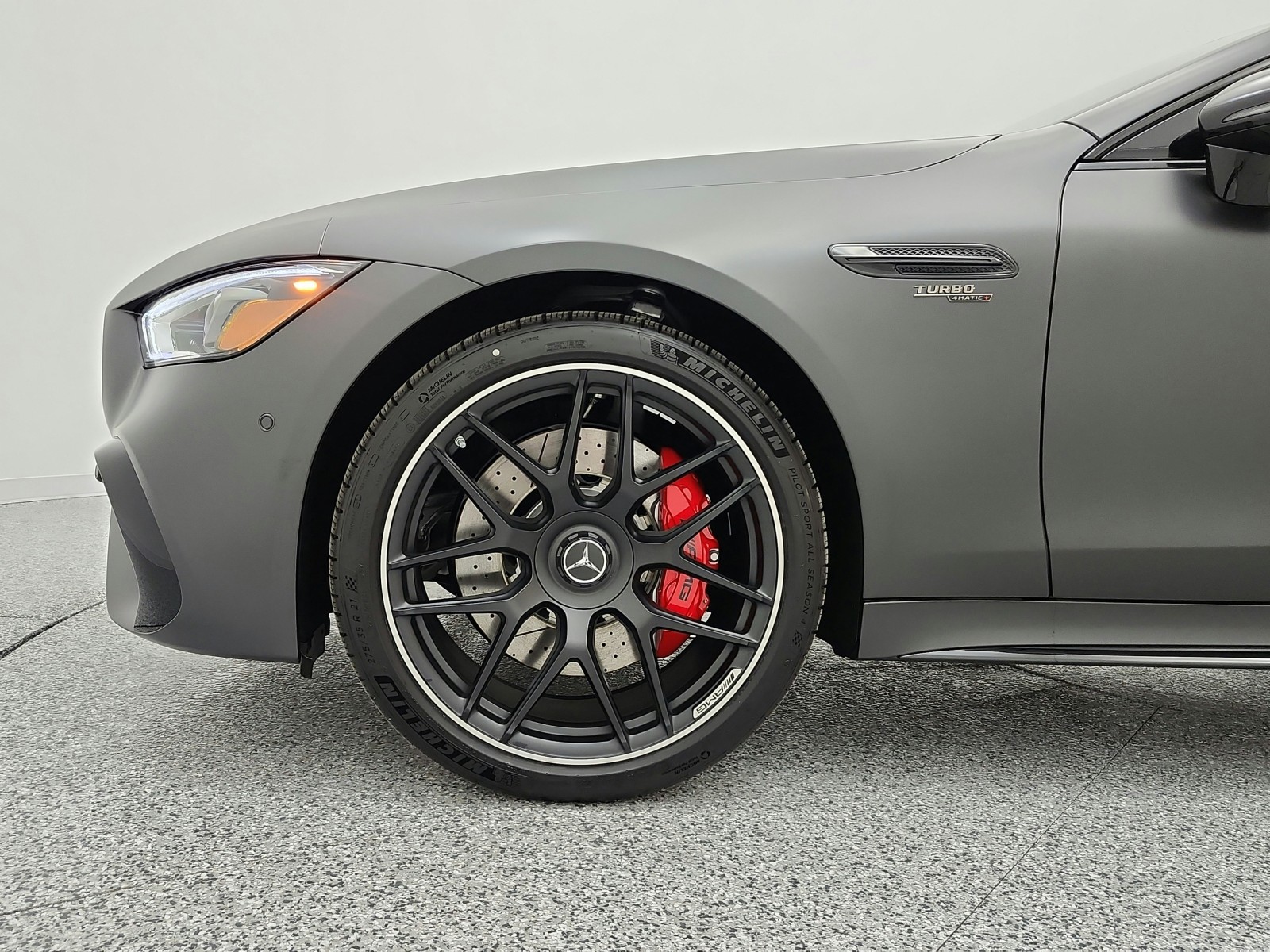 New 2026 MANUFAKTUR Graphite Grey Magno Mercedes-Benz AMG® GT 43 image 12