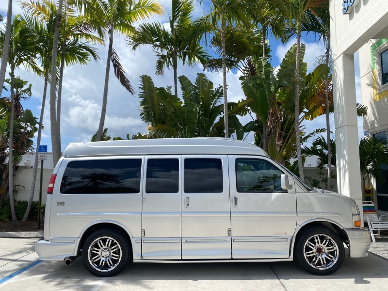 2013 GMC SAVANA HI TOP CONVERSION HANDICAP LIFT LOW MILES 24,857 in , 