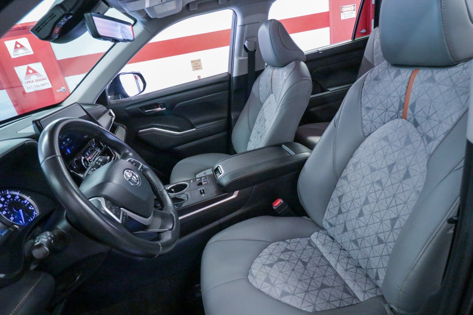 Used Car 2023 Toyota Highlander  Hybrid Bronze Edition For Sale Under $40,000 In Austin, Texas