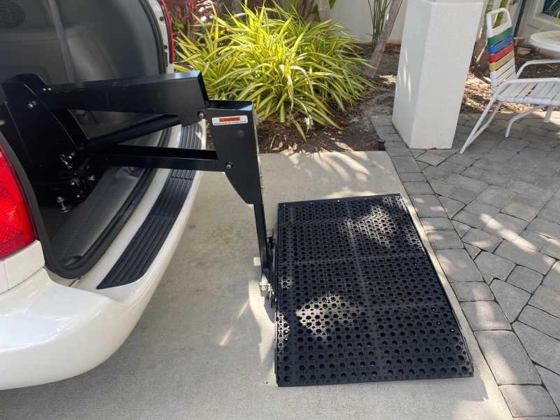 2006 Dodge Caravan SXT LOW MILES 28,367 1 OWNER HANDICAP LIFT in , 