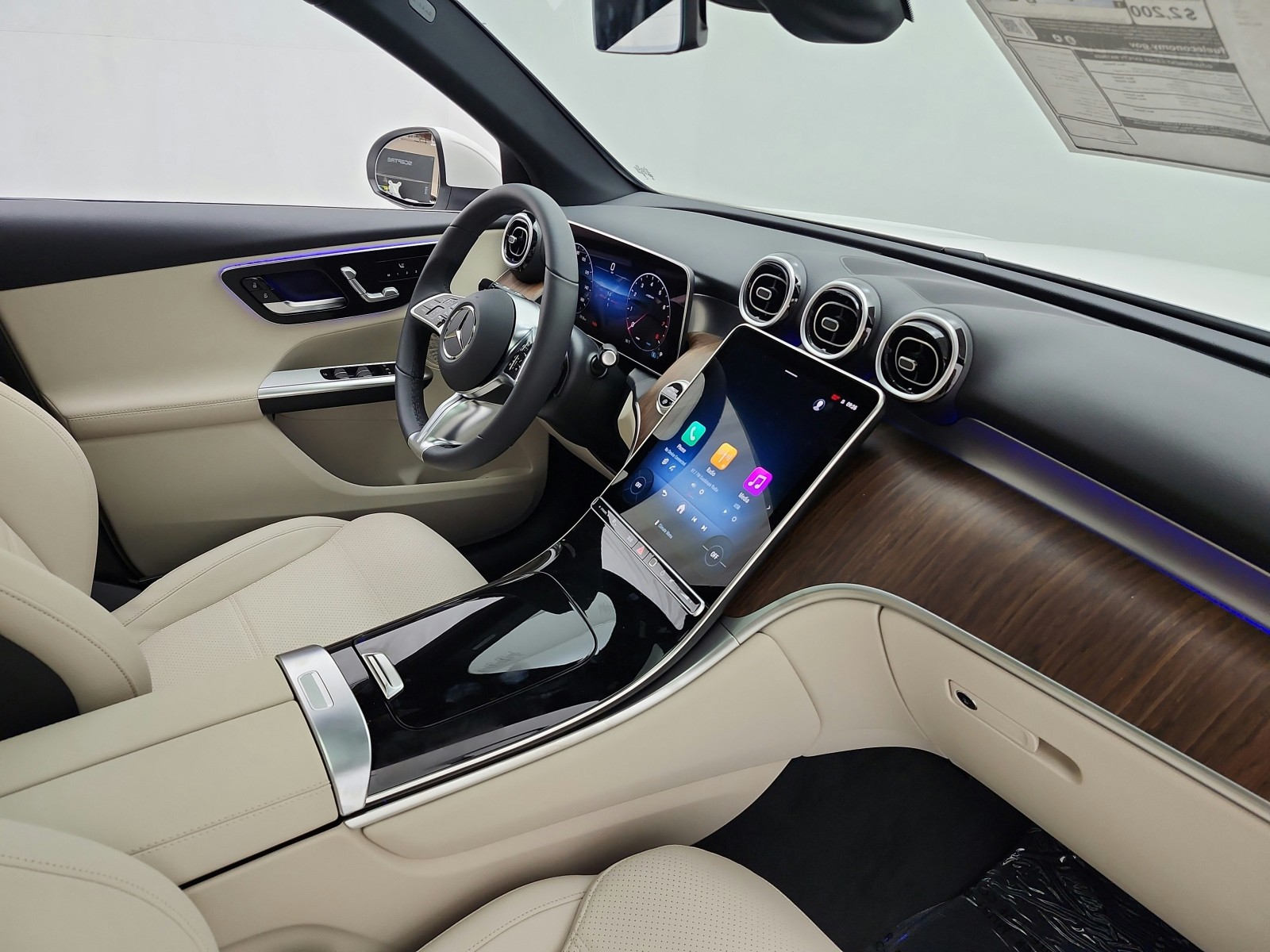 New 2027 Polar White Mercedes-Benz GLC 300 SUV image 13
