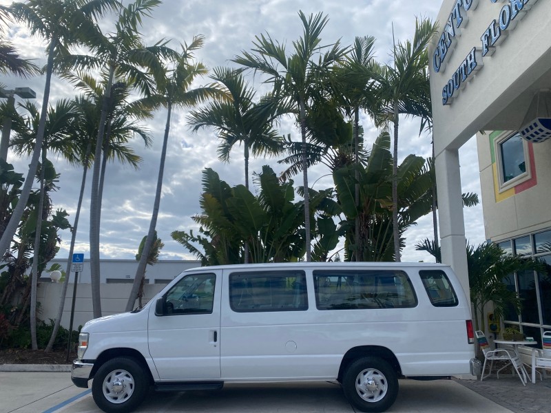 2008 Ford Econoline Wagon XLT 15 PASSENGERS E350 CLEAN in , 