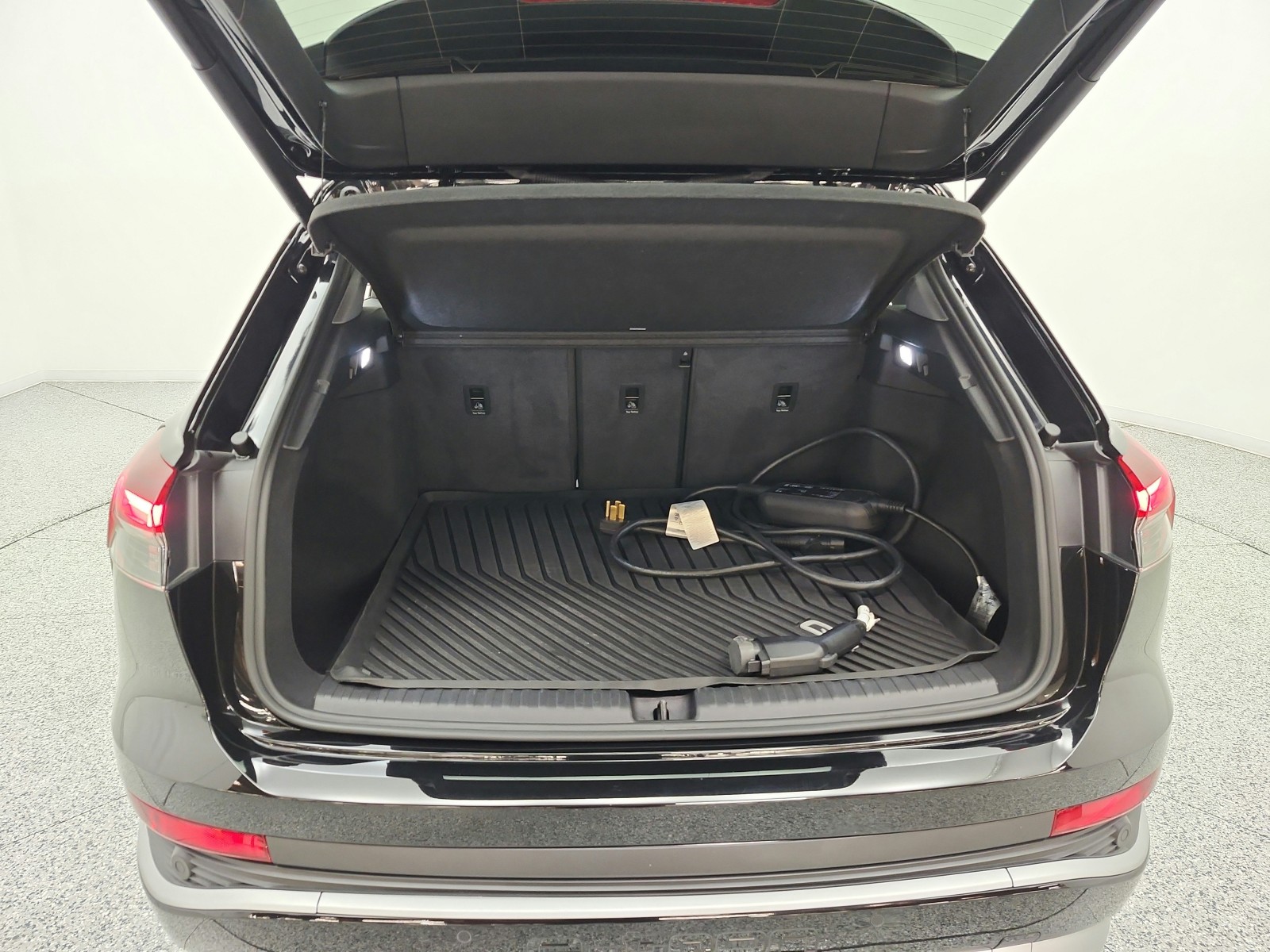 Used 2023 Mythos Black Metallic Audi Premium Plus image 21