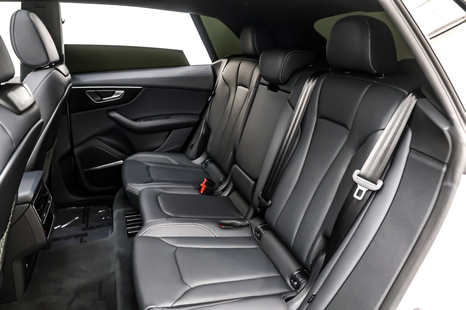 Used 2024 Glacier White Metallic Audi Premium Plus 55 TFSI quattro image 9